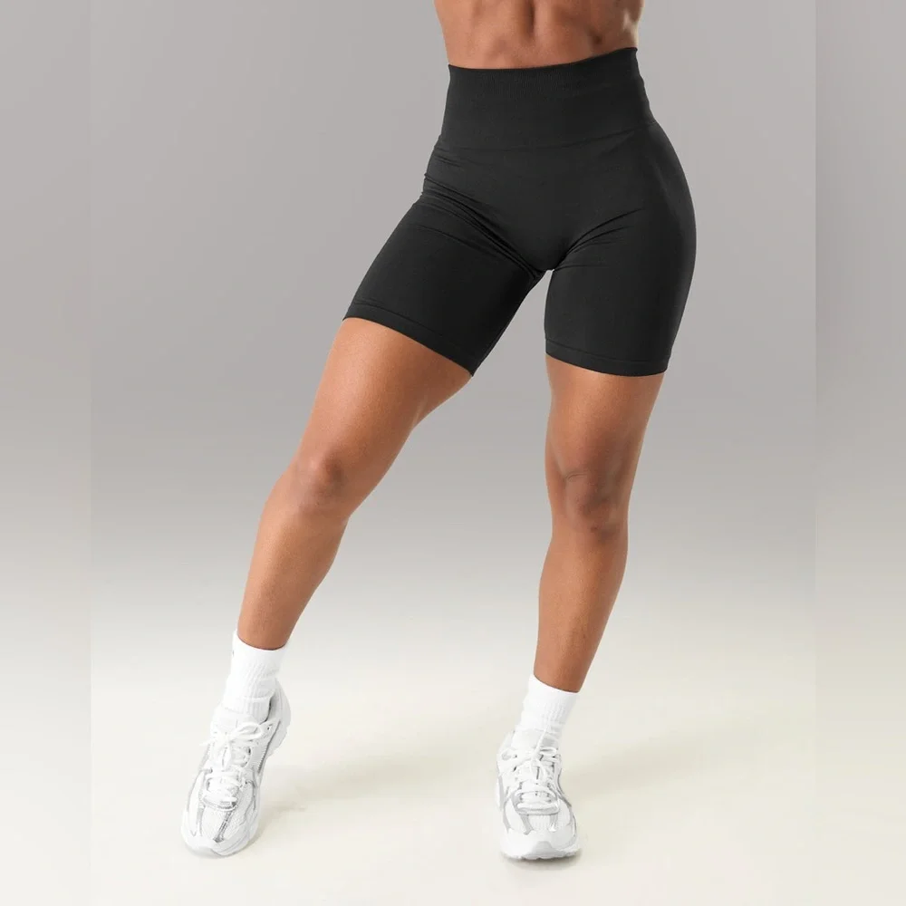 Alphalete • Amplify Short 6.5” Black